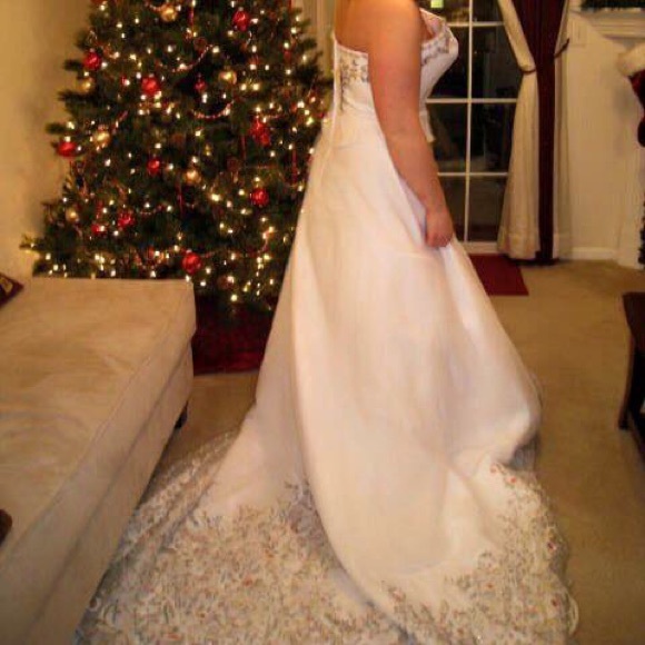 Wedding dress for sale for cheap cheap! 🙌 - Picture 3 of 3